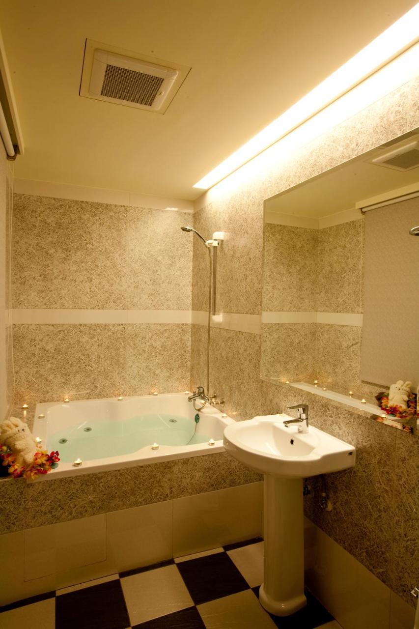 Holyone Hotel Taipei Exterior photo