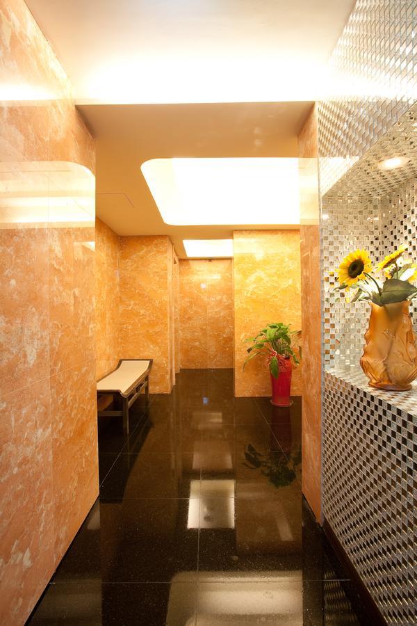 Holyone Hotel Taipei Exterior photo